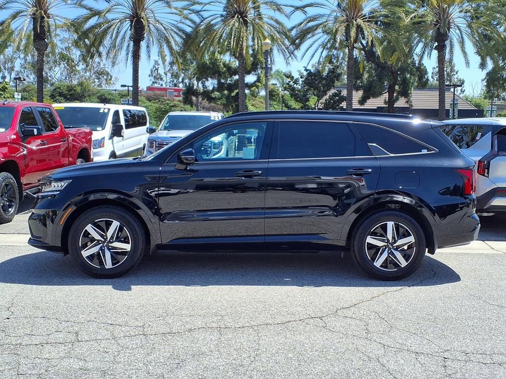 Certified 2023 Kia Sorento S image 2