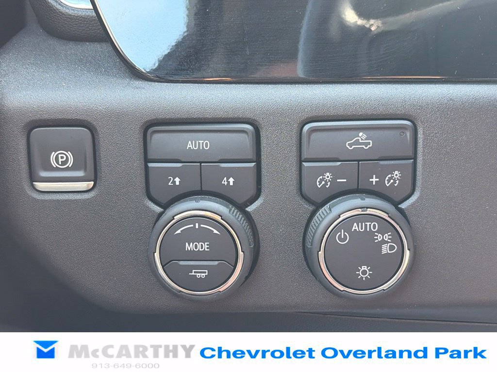 Used 2025 Chevrolet Silverado 1500 LT AWD/4WD image 16