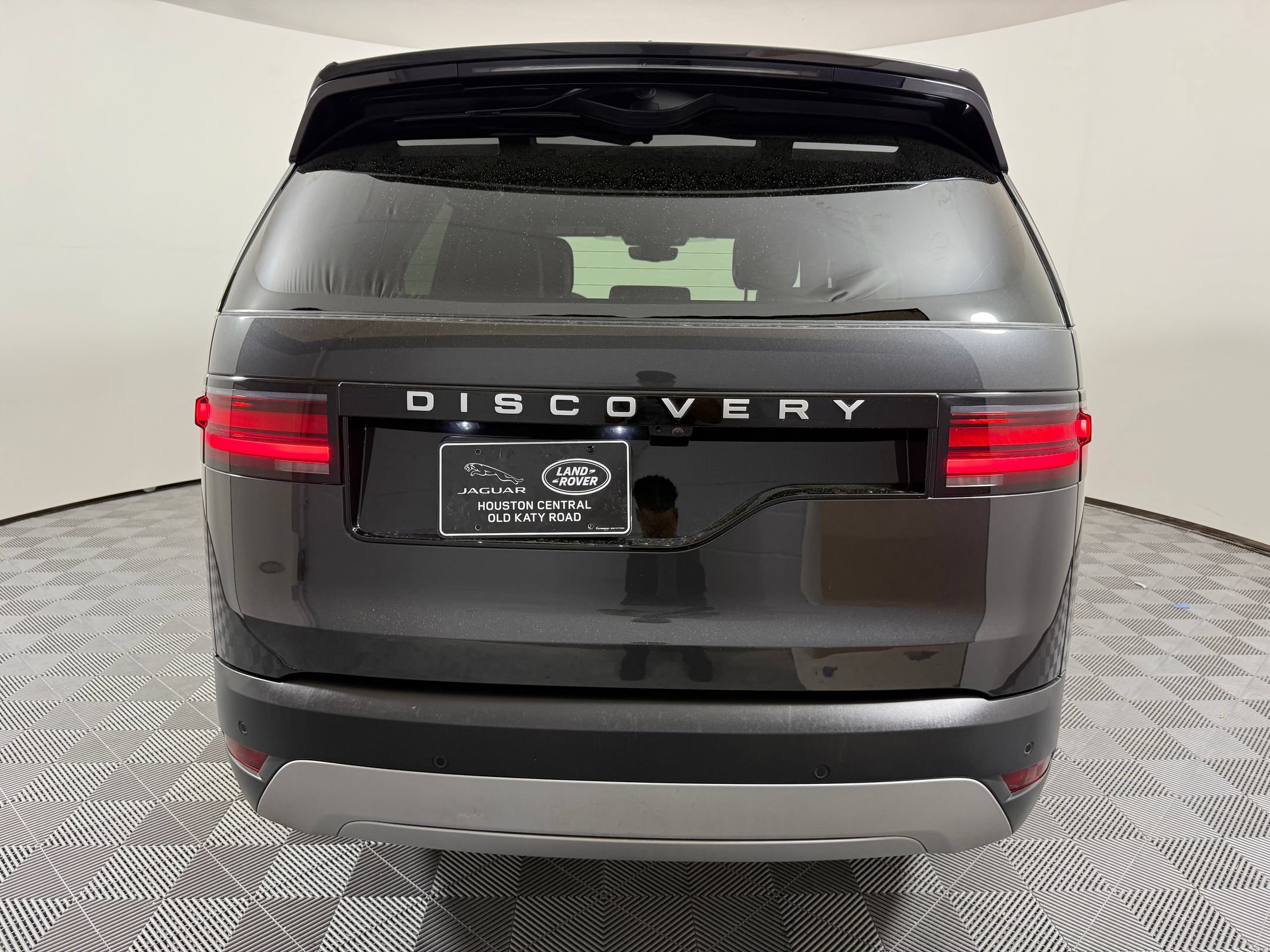 Used 2025 Land Rover Discovery S AWD/4WD image 10