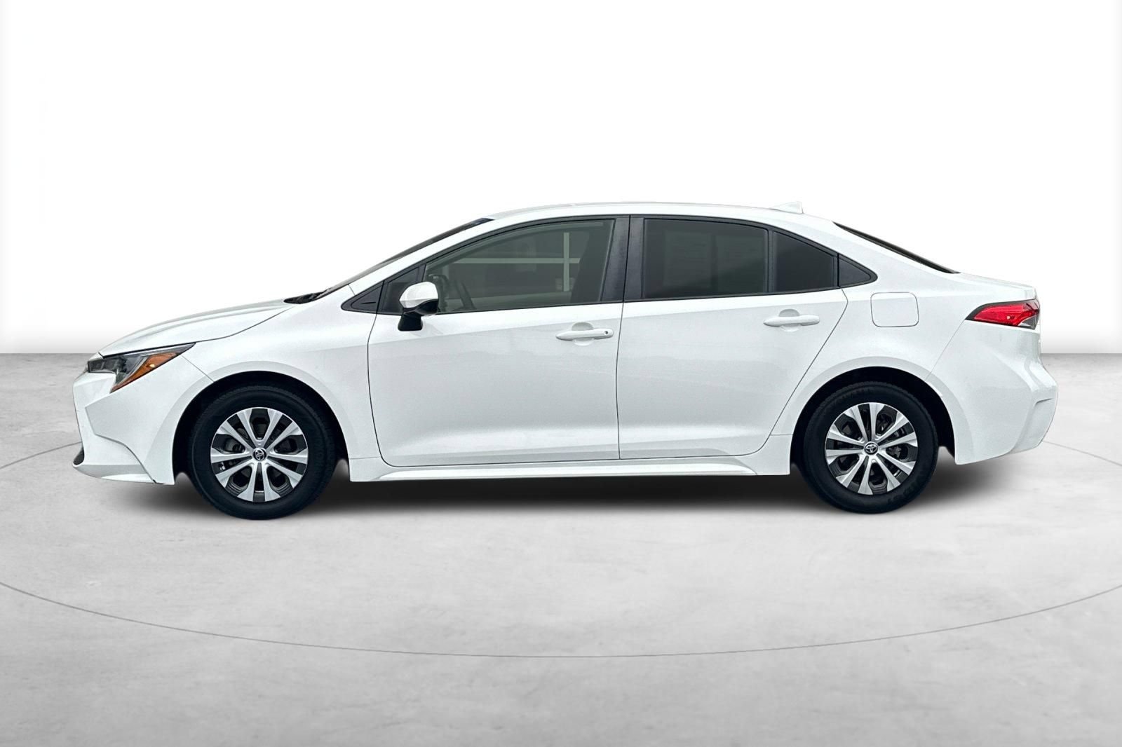 Used 2022 Toyota Corolla LE FWD image 3