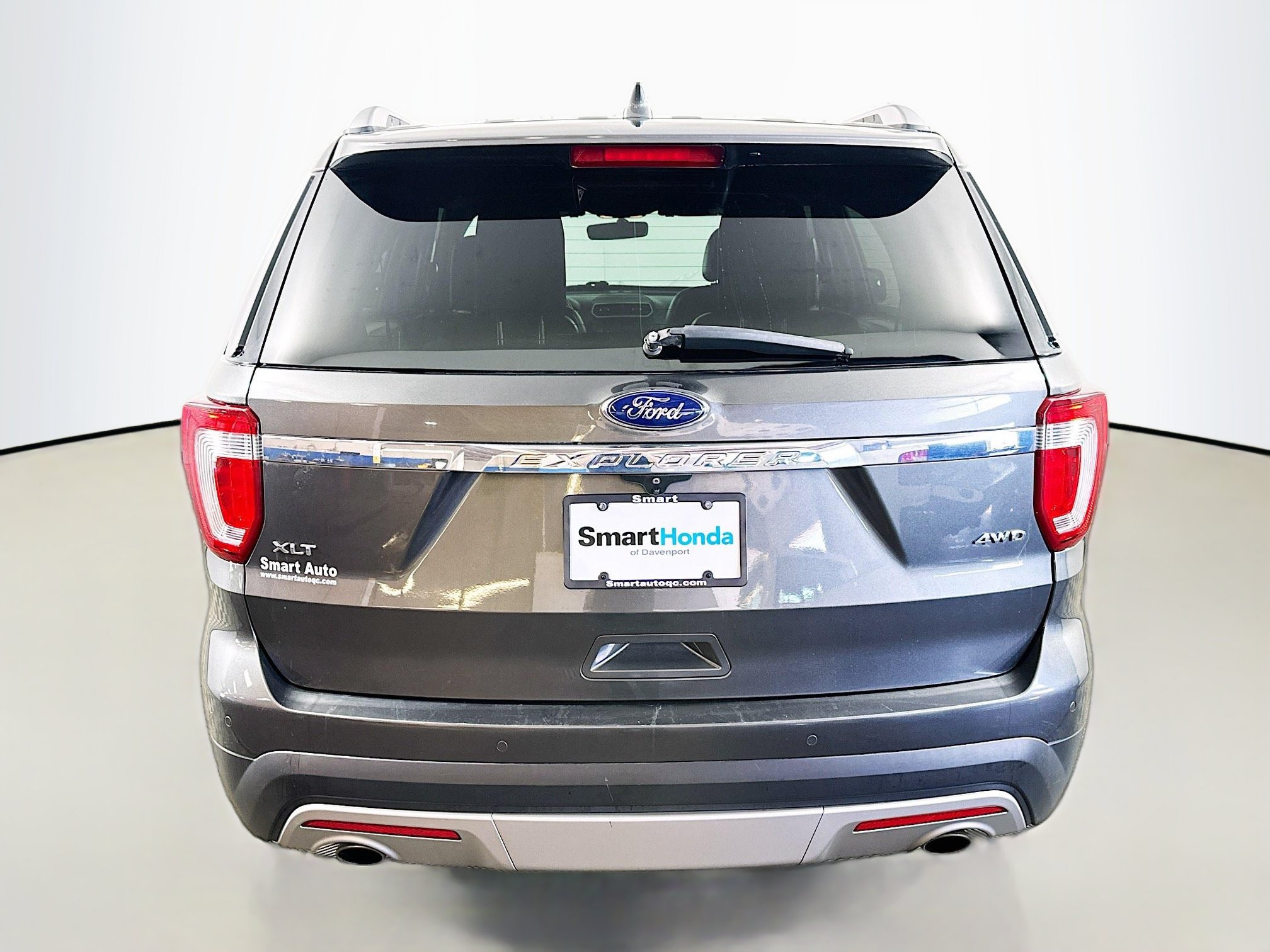 Used 2017 Ford Explorer XLT w/ Equipment Group 202A AWD/4WD image 6