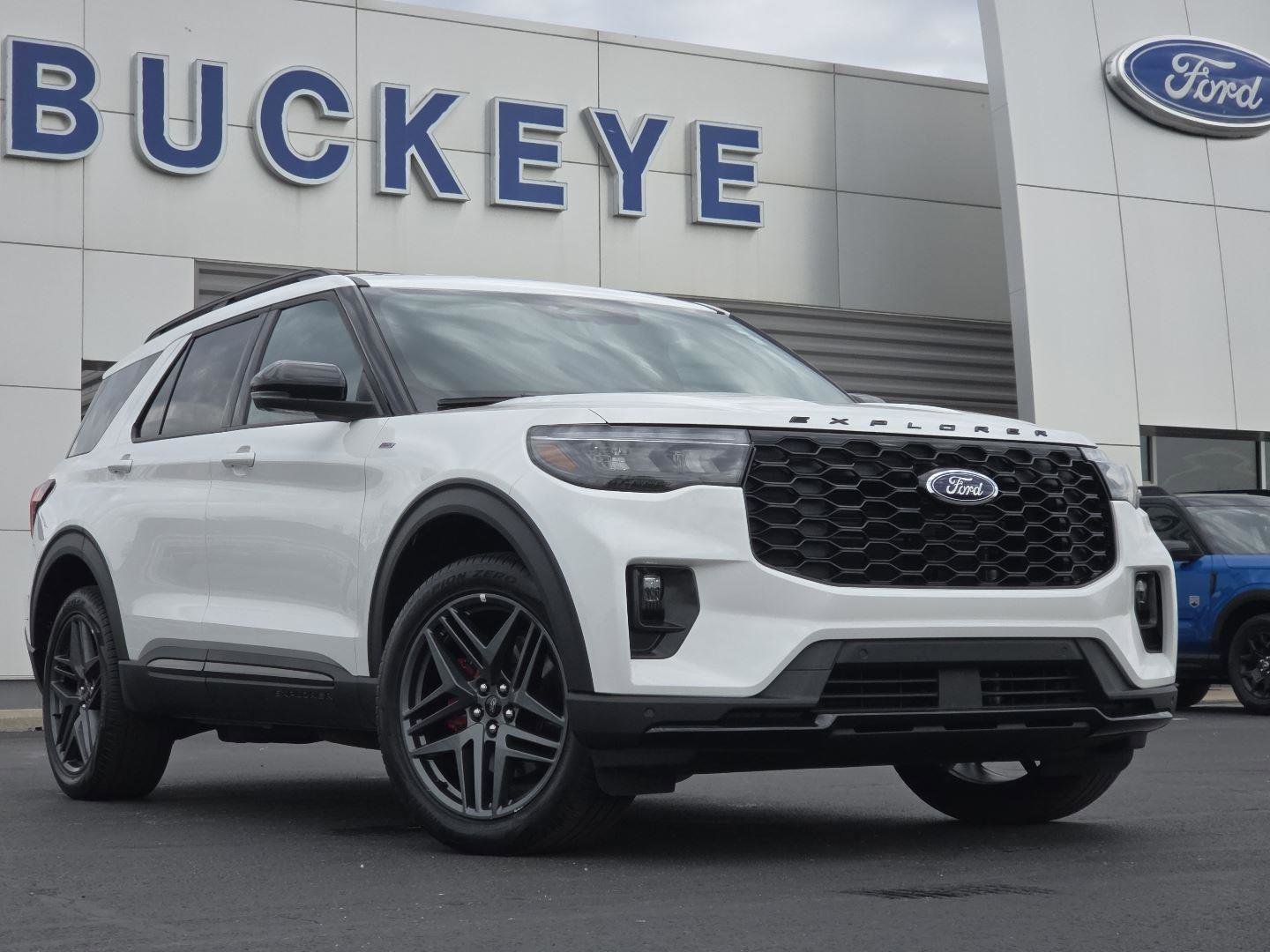 Used 2025 Ford Explorer ST-Line w/ ST-Line Street Pack AWD/4WD image 2