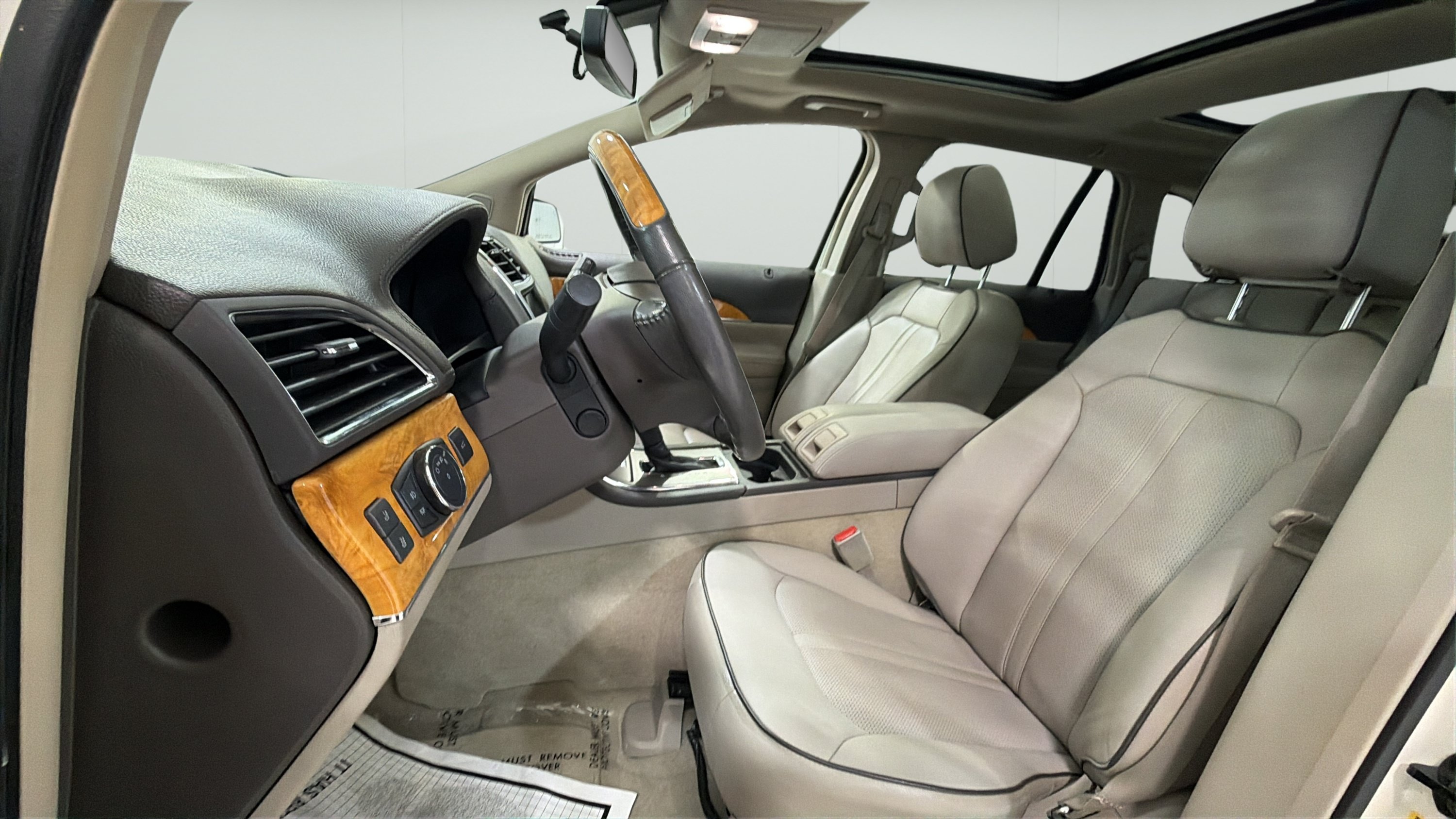 Used 2012 Lincoln MKX FWD image 9