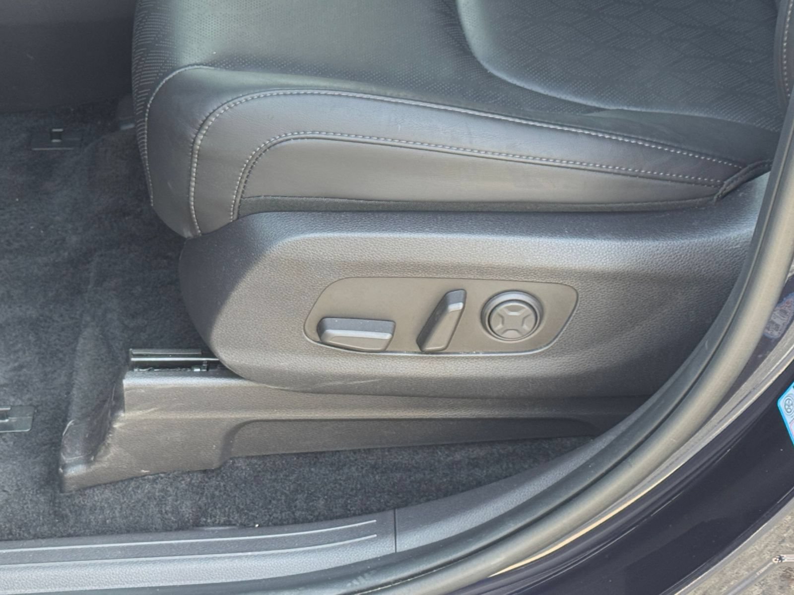 Used 2026 Kia Carnival FWD image 22