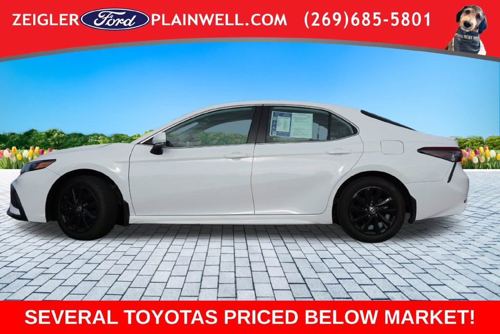 Used 2024 Toyota Camry SE FWD image 2