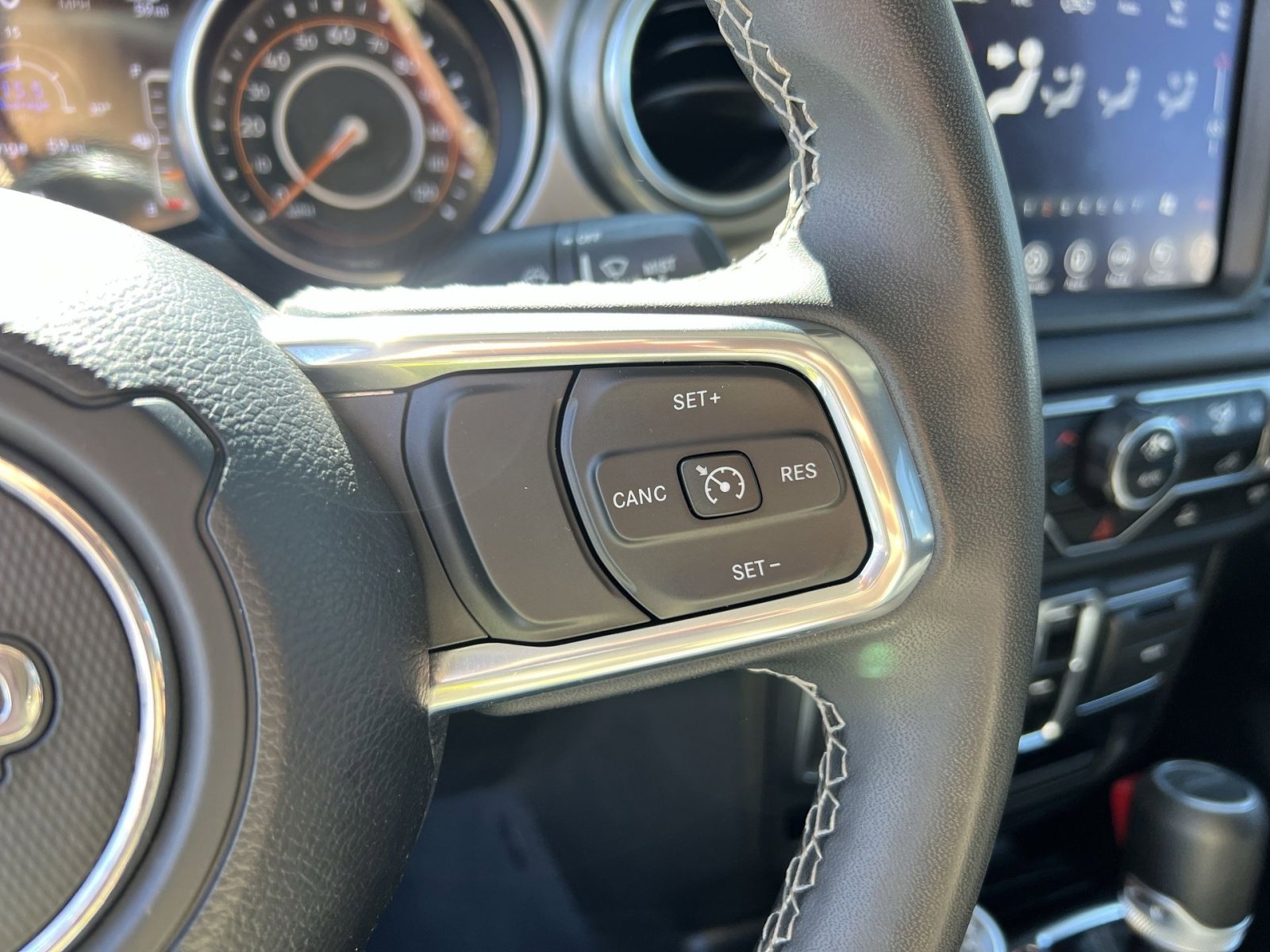Used 2023 Jeep Gladiator Overland image 34