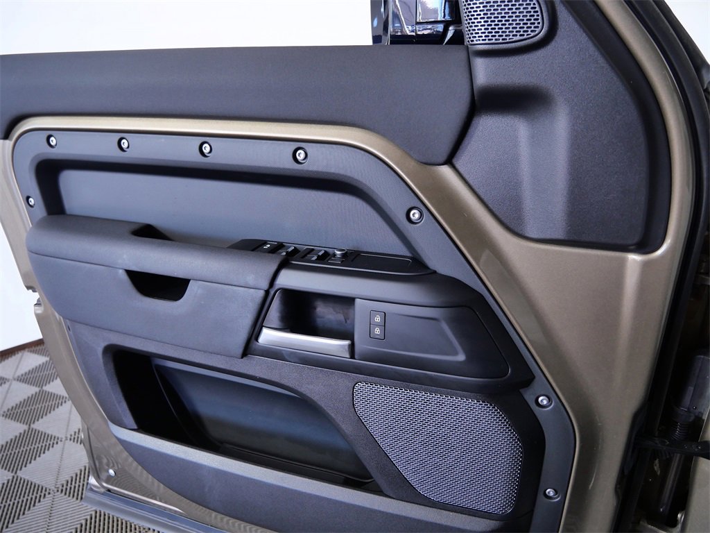 Used 2020 Land Rover Defender 110 S image 26