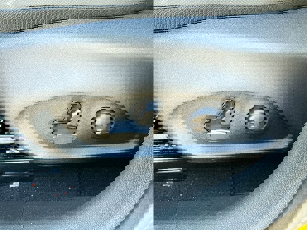 Used 2023 Jeep Renegade Latitude w/ Premium Group image 15