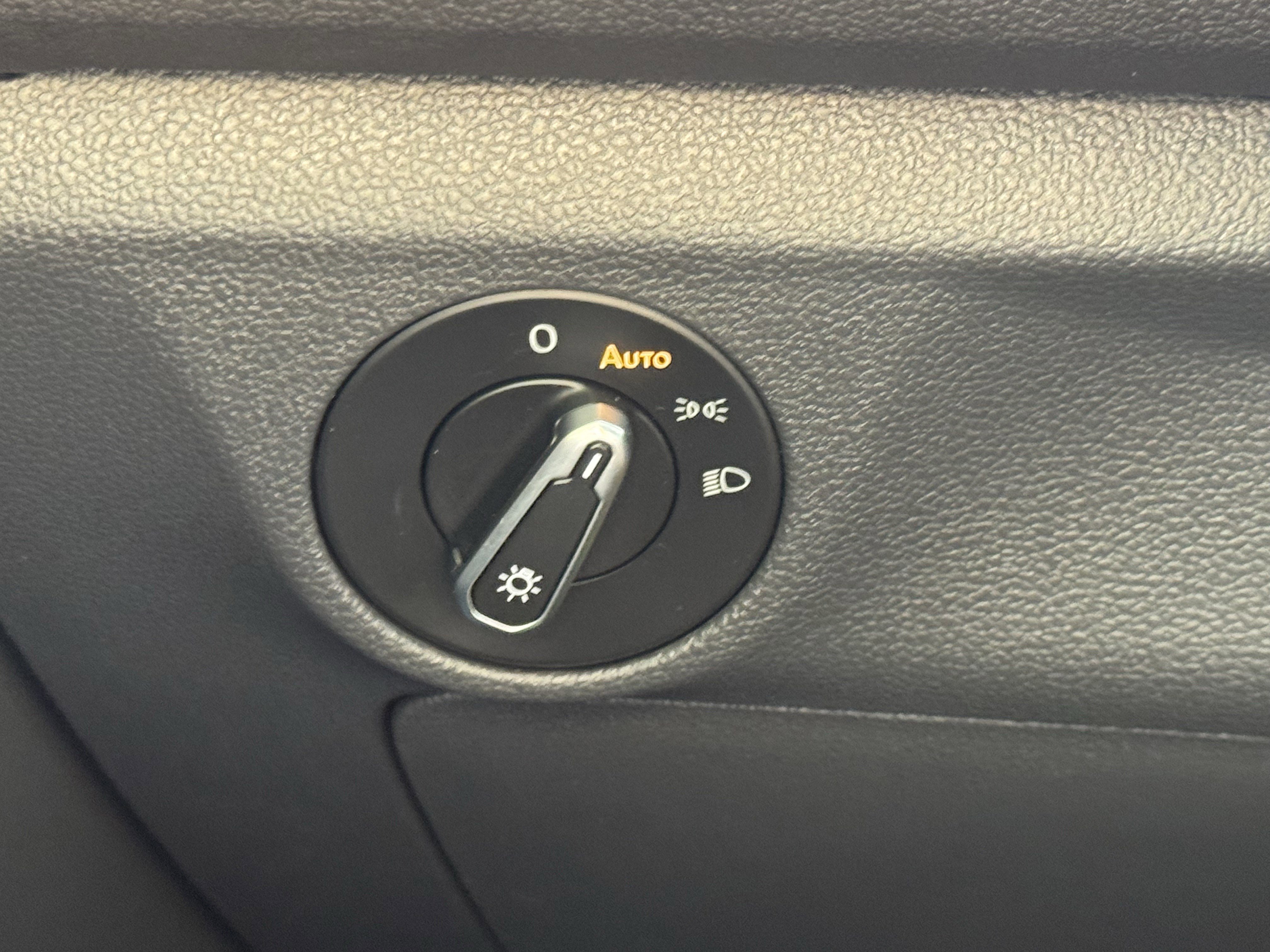 Used 2024 Volkswagen Jetta SE image 22