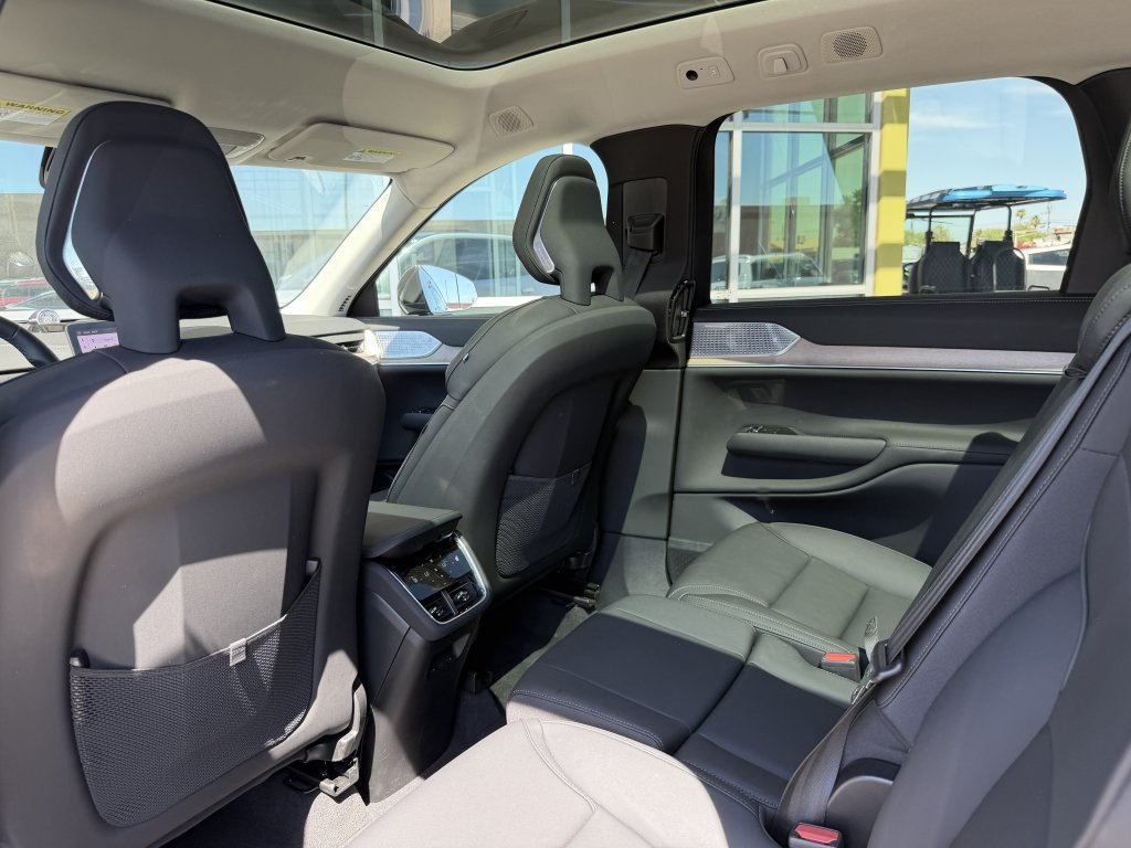 Used 2025 Volvo EX90 Ultra AWD/4WD image 33