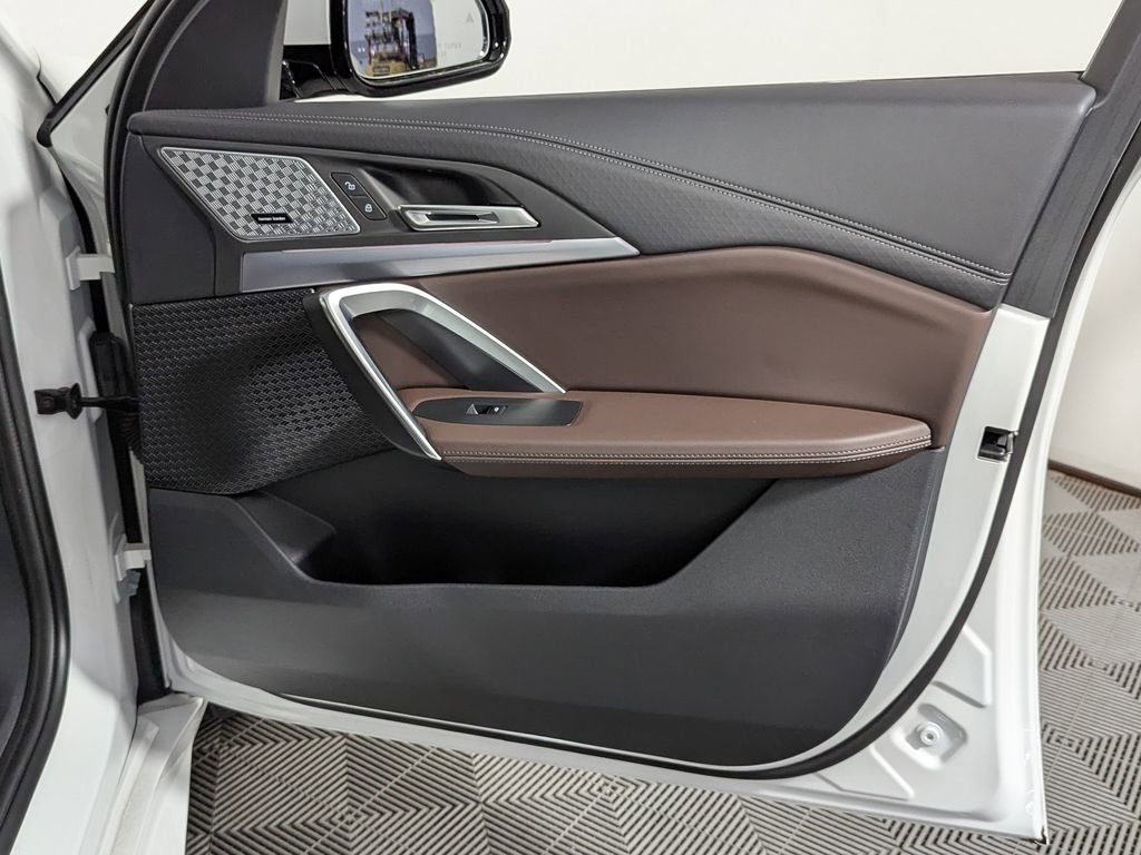 Used 2025 BMW X2 xDrive28i w/ M Sport Package image 30