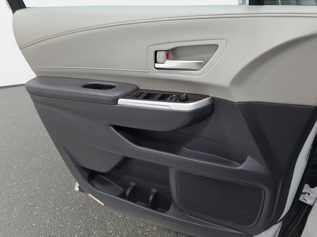 Certified 2024 Toyota Sienna XLE FWD image 22