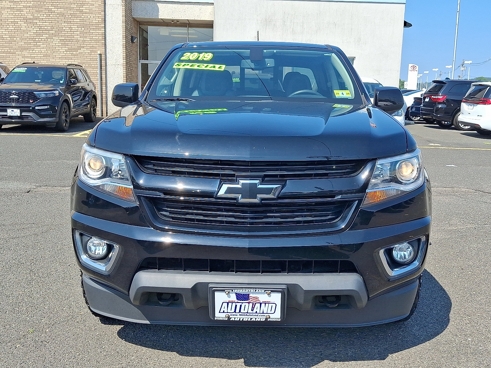 Used 2019 Chevrolet Colorado Z71 w/ Z71 Midnight Edition AWD/4WD image 2