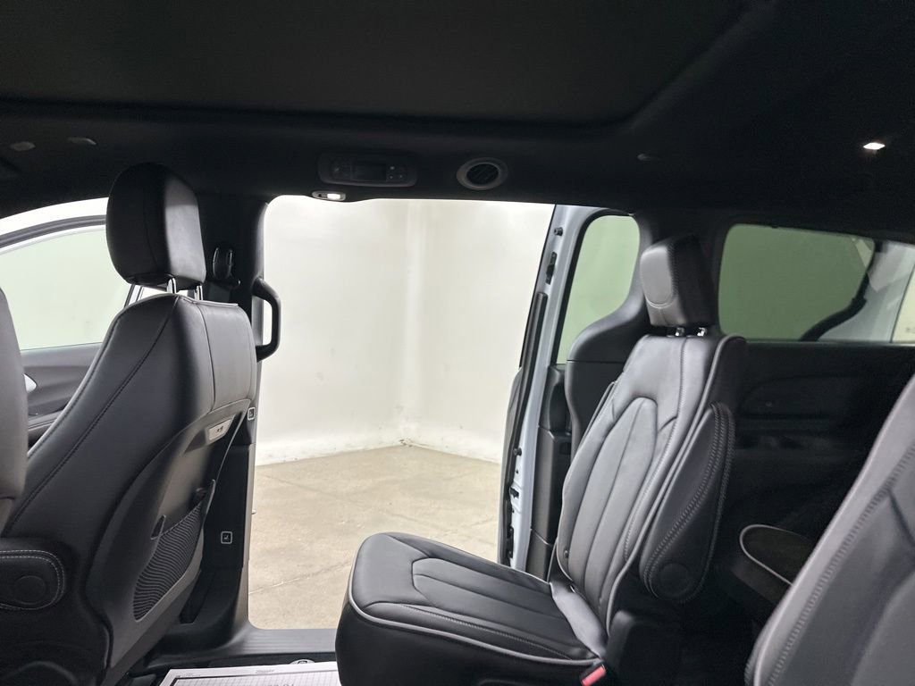 New 2026 Chrysler Pacifica Limited w/ S Appearance Package image 27
