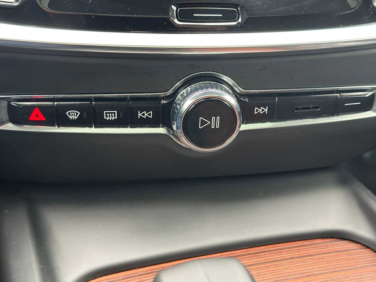 Certified 2025 Volvo V60 B5 Cross Country Plus image 29