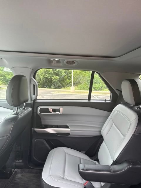 Used 2021 Ford Explorer XLT w/ Equipment Group 202A AWD/4WD image 8