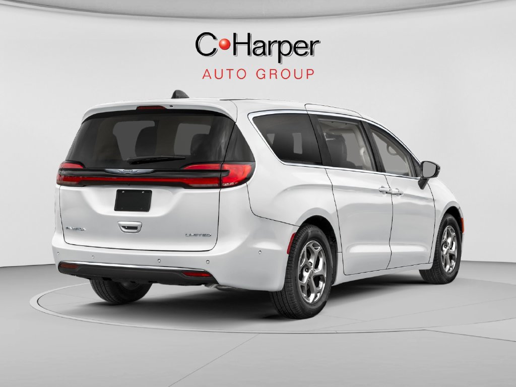 Used 2025 Chrysler Pacifica Limited AWD/4WD image 2