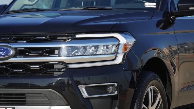 Used 2024 Ford Expedition Limited image 4