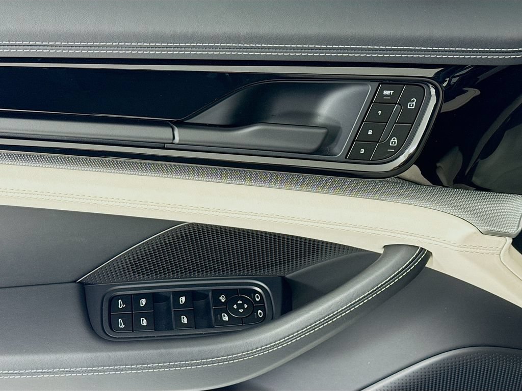 Certified 2025 Porsche Panamera 4 AWD/4WD image 11