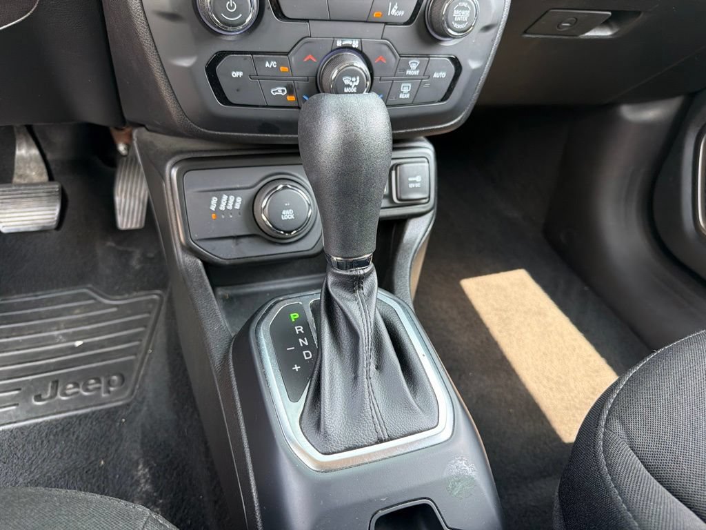 Used 2023 Jeep Renegade Latitude AWD/4WD image 14