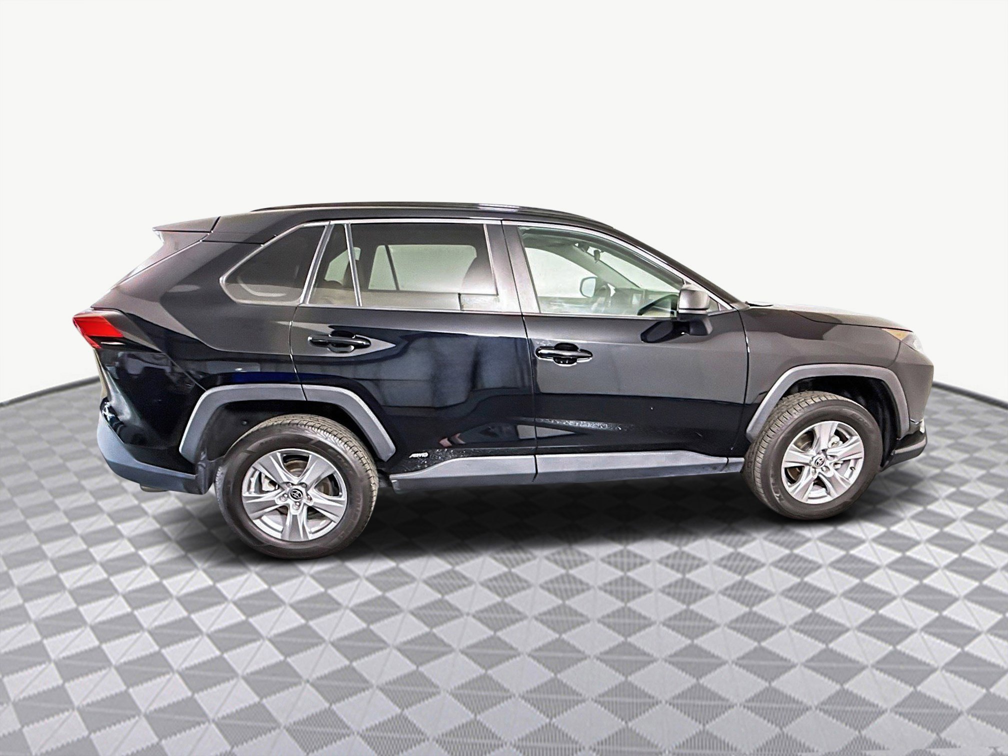 Used 2022 Toyota RAV4 LE image 11