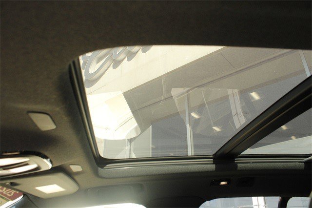 Used 2021 Volvo XC40 P8 Recharge w/ Advanced Package image 44