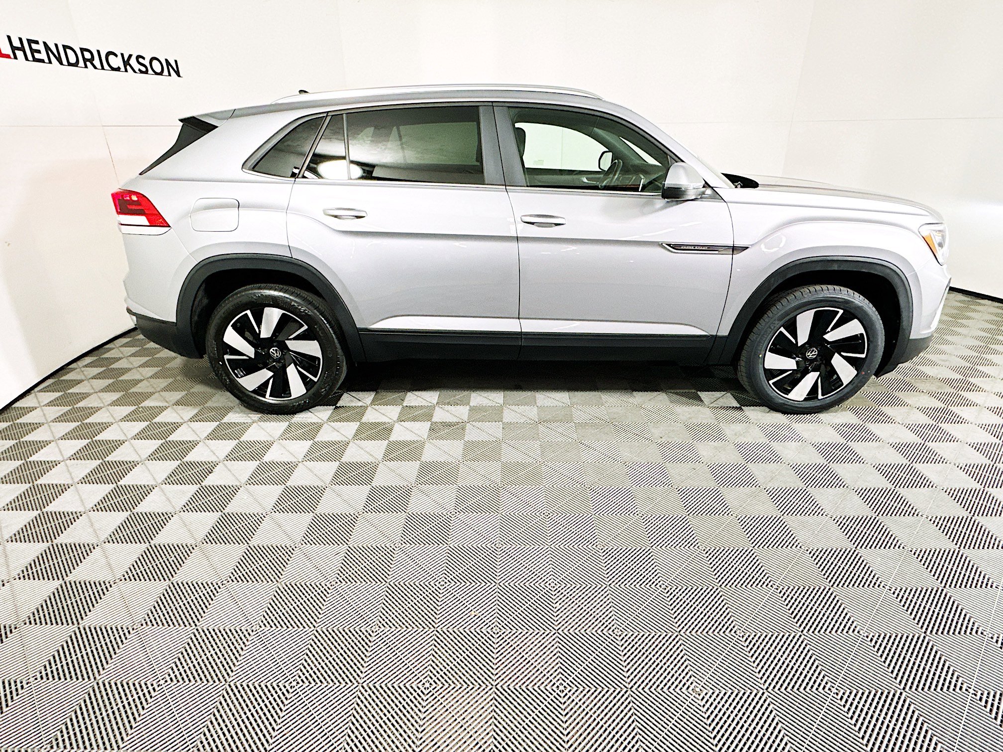 Used 2024 Volkswagen Atlas Cross Sport SE video 2