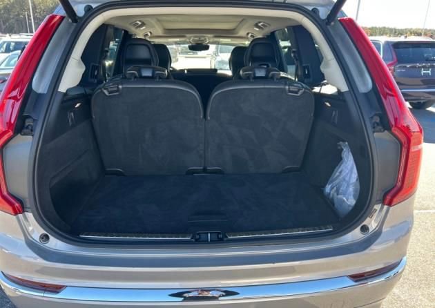 Used 2025 Volvo XC90 B5 Core image 7