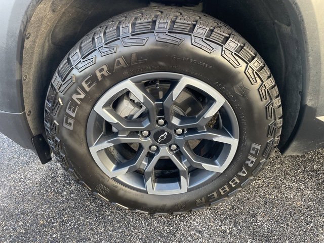 Used 2025 Chevrolet Equinox ACTIV w/ Safety and Technology Package image 45