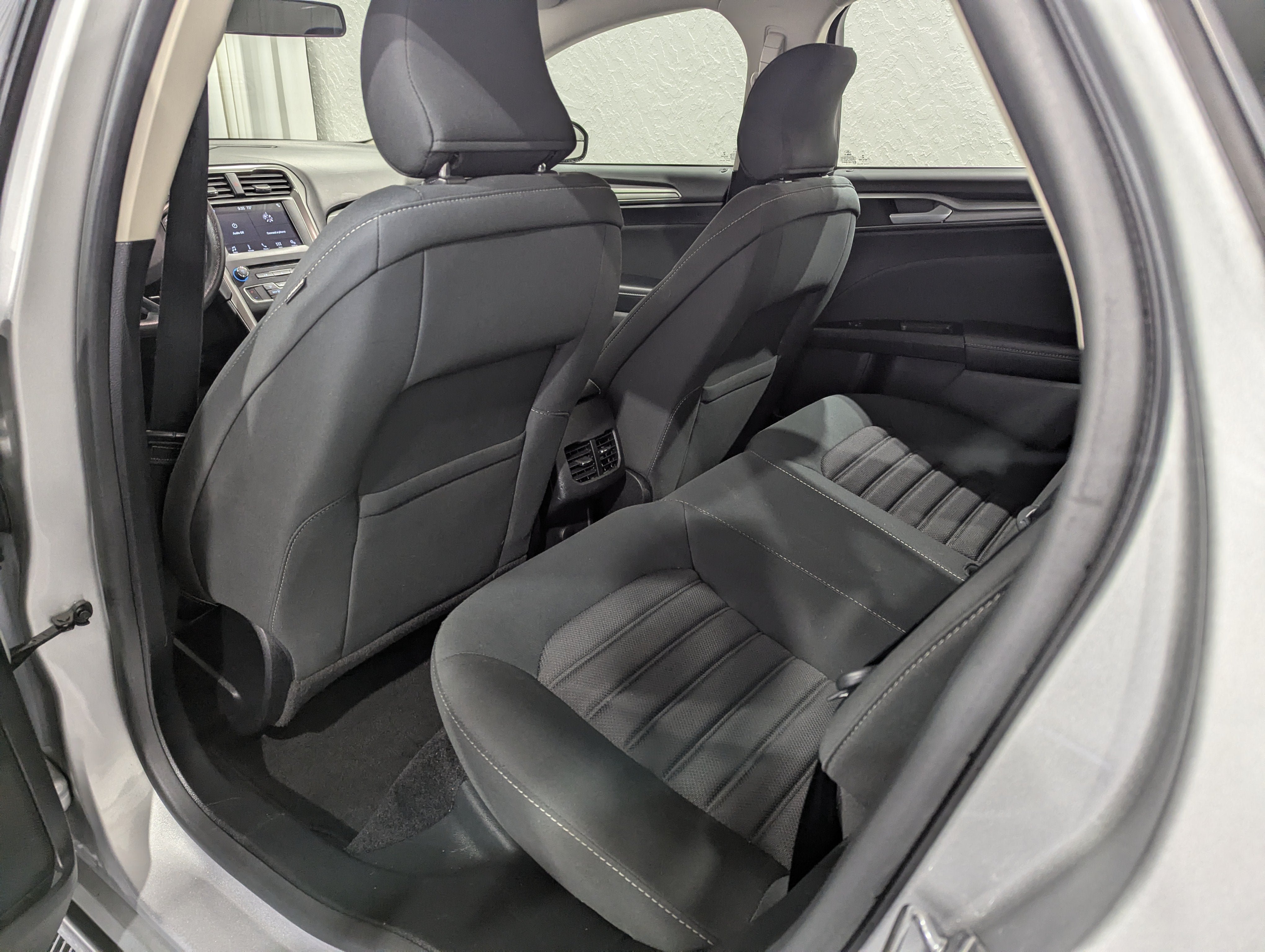Used 2017 Ford Fusion SE w/ Fusion SE Technology Package FWD image 10