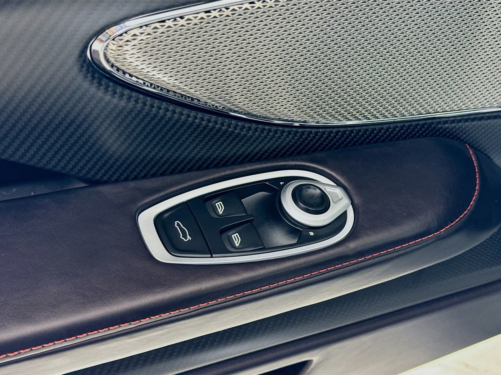 Used 2025 Aston Martin DB12 Coupe RWD image 16