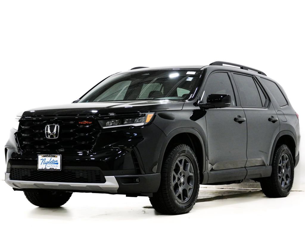 Used 2025 Honda Pilot TrailSport image 3