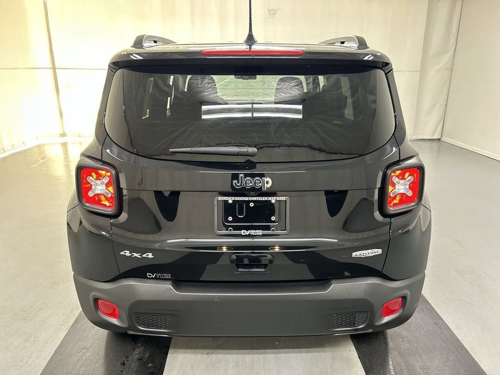 Certified 2022 Jeep Renegade Latitude w/ Convenience Group image 21