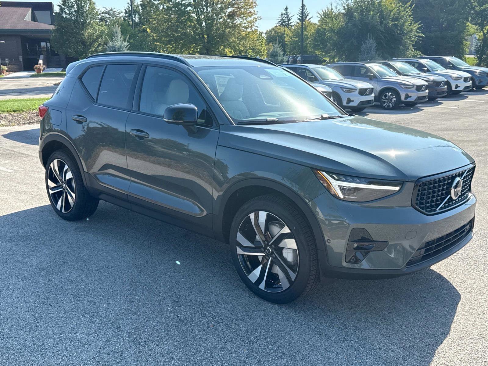 New 2026 Volvo XC40 B5 Ultra w/ Climate Package AWD/4WD image 3