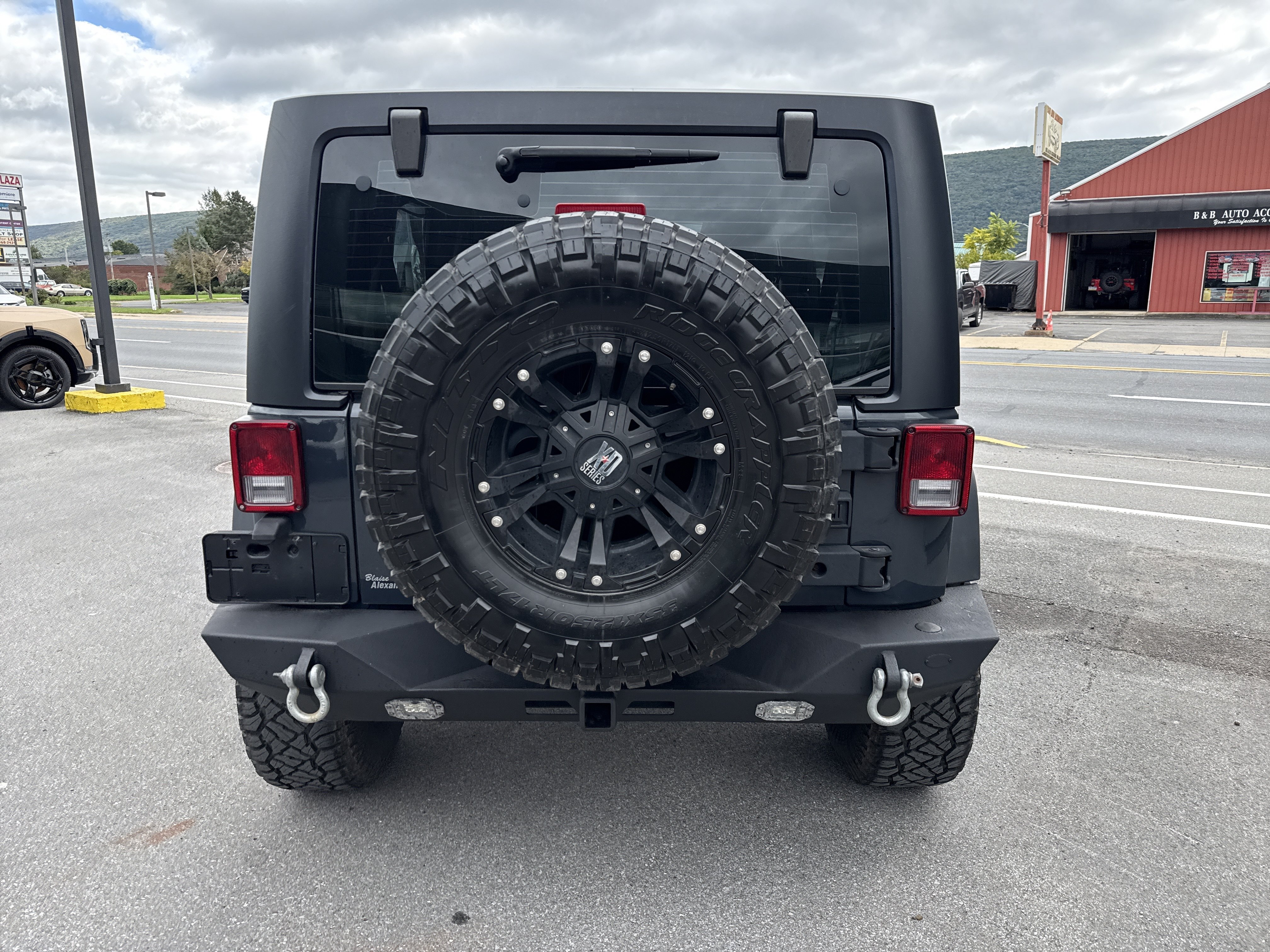 Used 2017 Jeep Wrangler Unlimited Sport w/ Connectivity Group AWD/4WD image 4