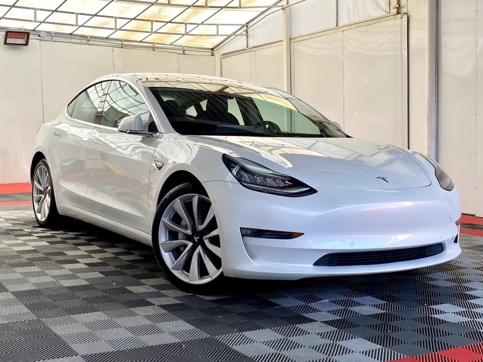 Used 2018 Tesla Model 3 Performance image 2