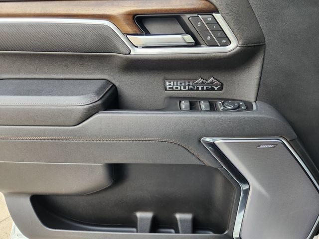 Used 2025 Chevrolet Silverado 1500 High Country w/ High Country Premium Package AWD/4WD image 25