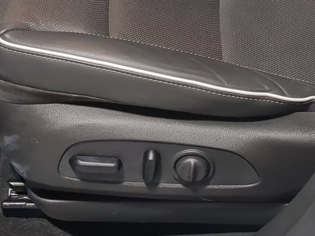 Used 2024 Buick Encore GX Avenir w/ Avenir Technology Package AWD/4WD image 21