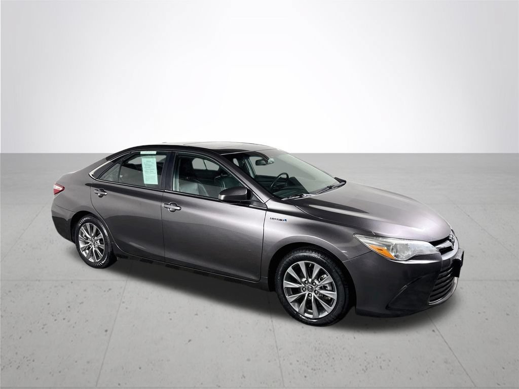 Used 2015 Toyota Camry XLE w/ Moonroof Package FWD image 4