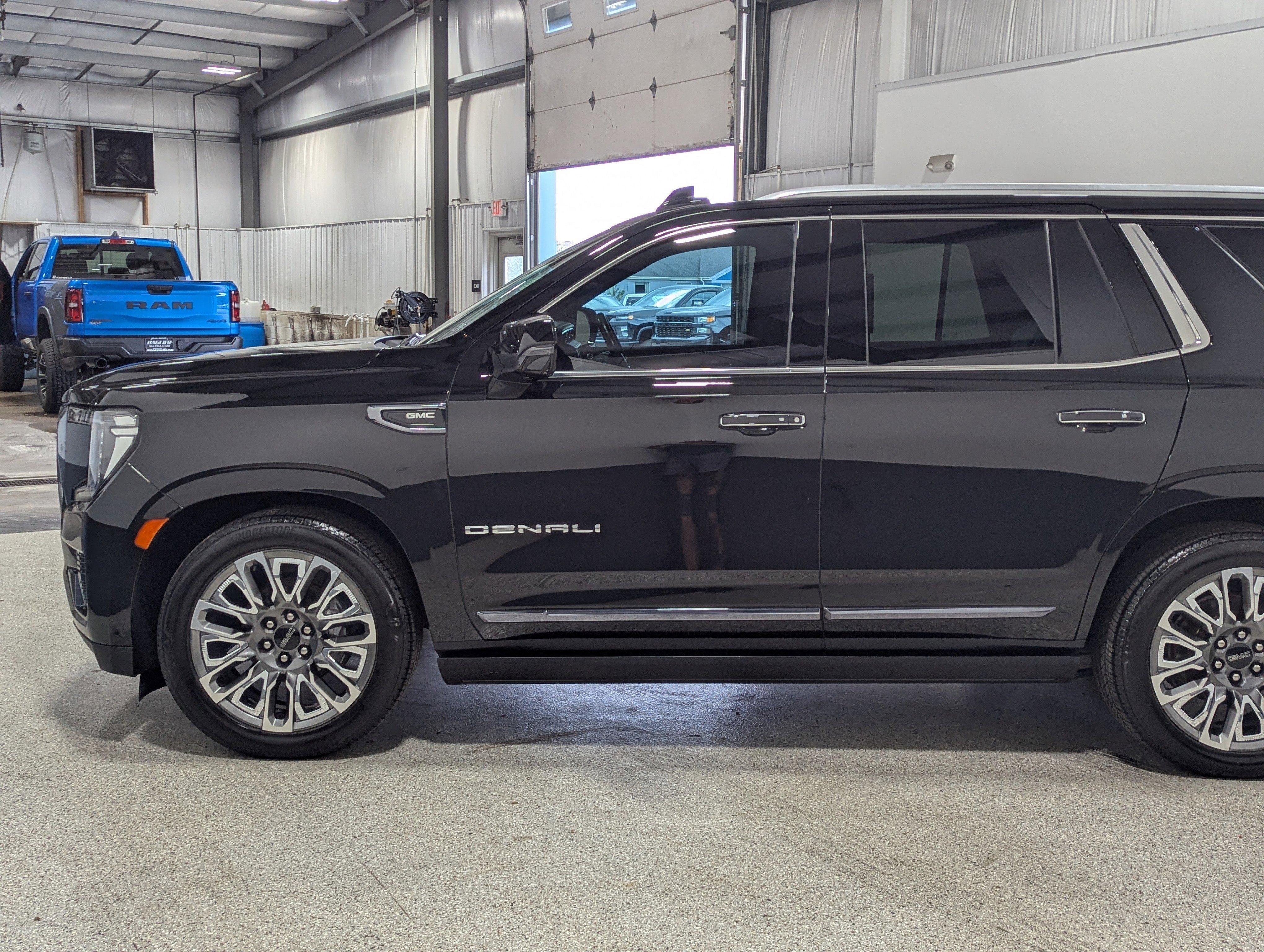 Used 2023 GMC Yukon Denali Ultimate image 6