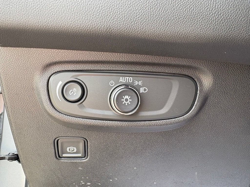 Used 2023 GMC Terrain SLE w/ Driver Convenience Package FWD image 18