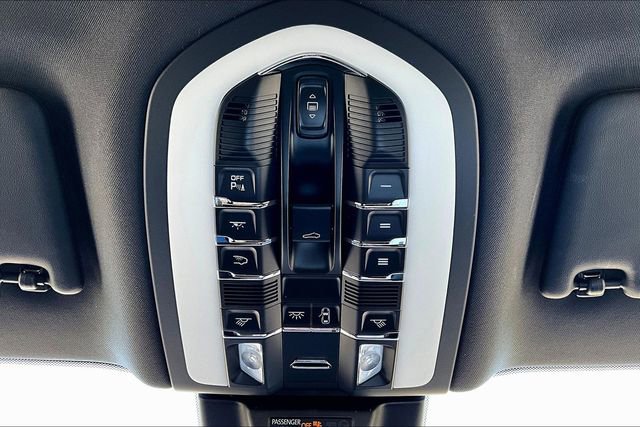 Used 2026 Porsche Macan image 16