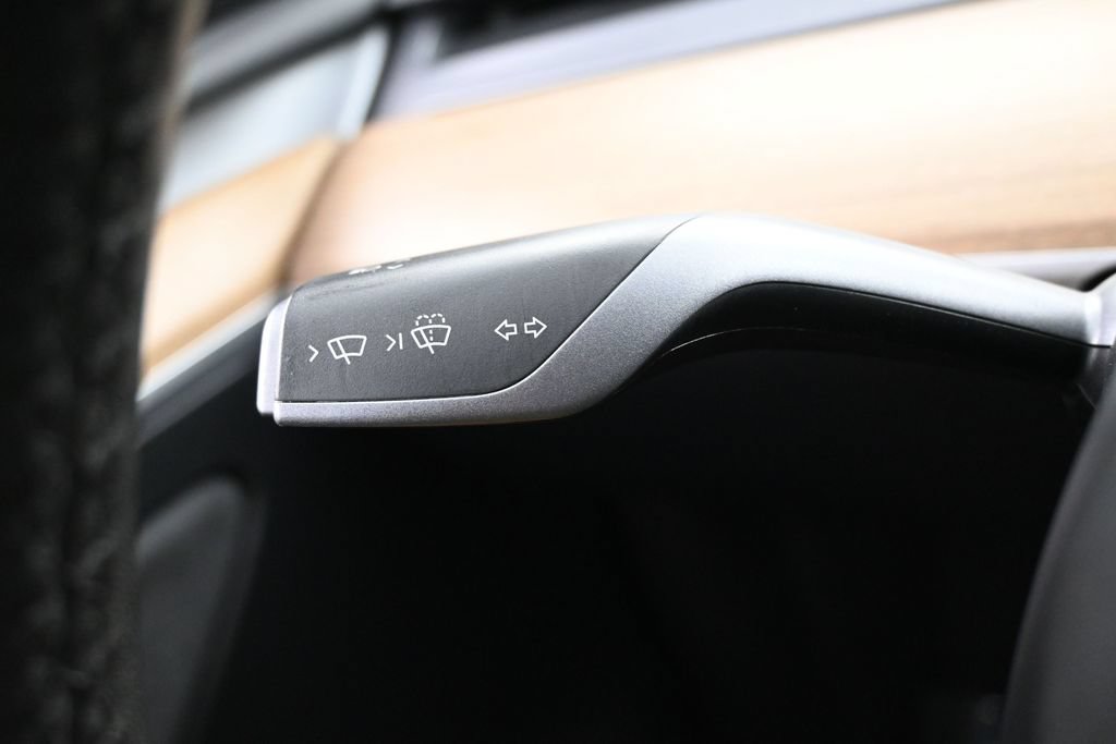 Used 2024 Tesla Model Y 2WD image 25