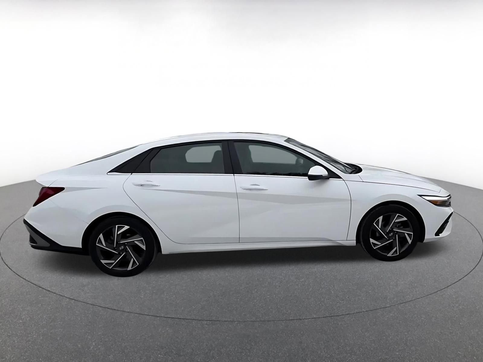 Used 2025 Hyundai Elantra Limited image 16