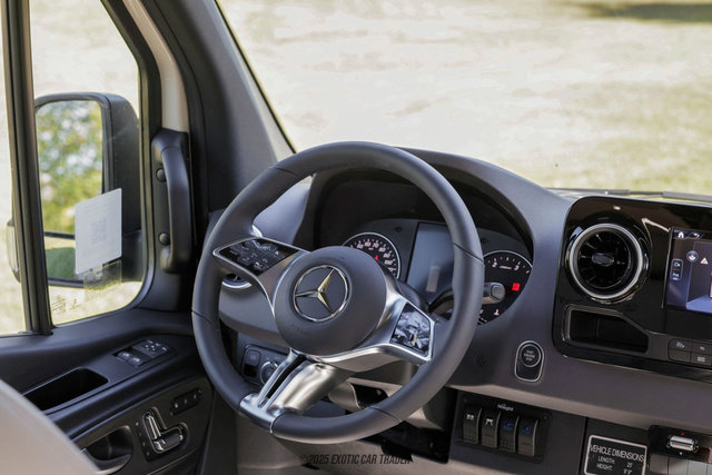 Used 2025 Mercedes-Benz Sprinter 2500 image 58