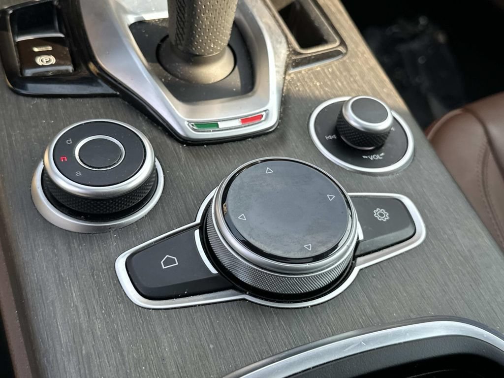 Used 2021 Alfa Romeo Stelvio Ti w/ Nero Edizione AWD/4WD image 23