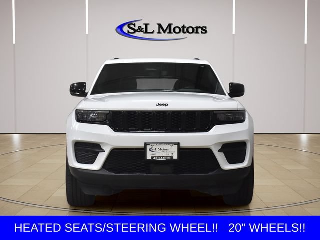 Used 2023 Jeep Grand Cherokee Altitude AWD/4WD image 2