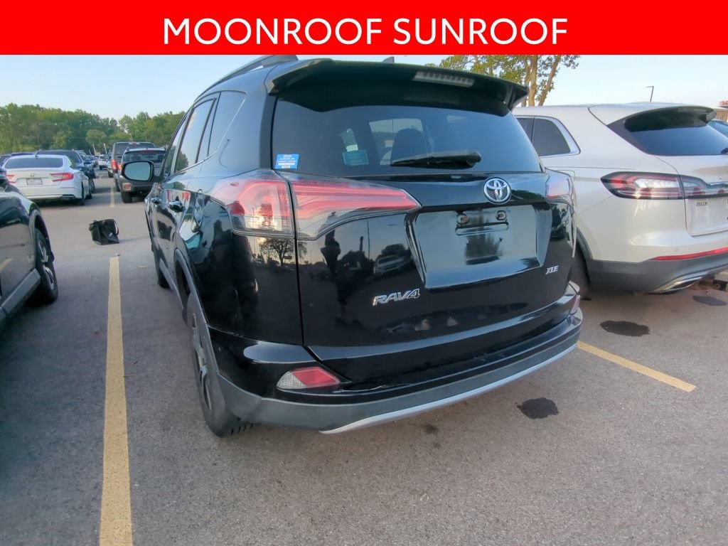 Used 2018 Toyota RAV4 XLE AWD/4WD image 4