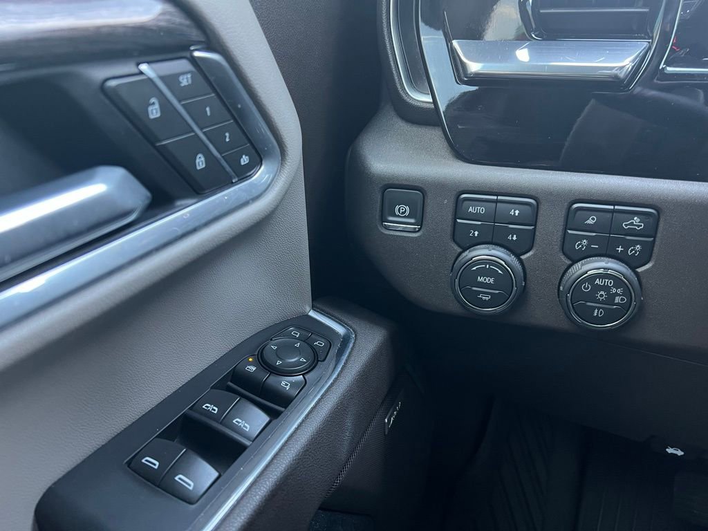 Used 2025 Chevrolet Silverado 1500 LTZ AWD/4WD image 18