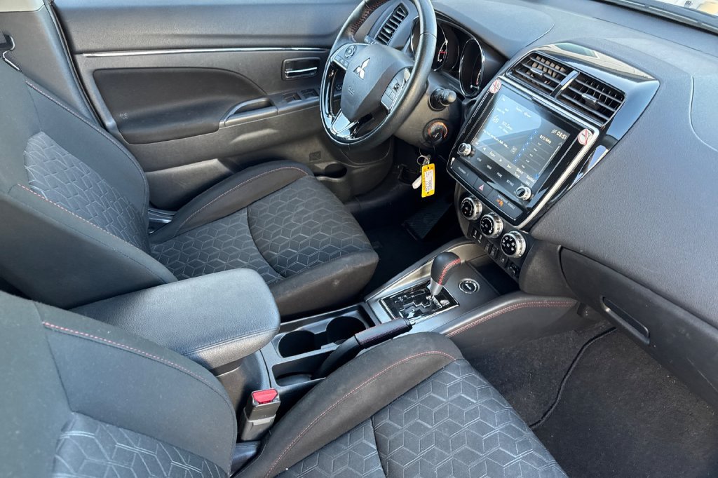 Used 2025 Mitsubishi Outlander Sport LE AWD/4WD image 21